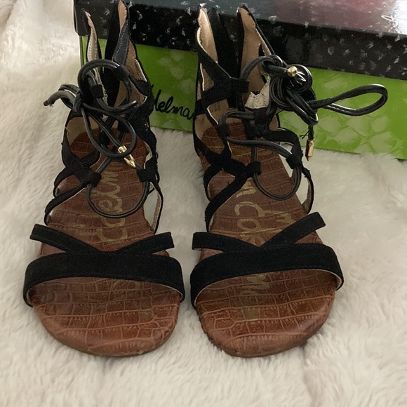 Trendy strappy girls sandals - Picture 2 of 4